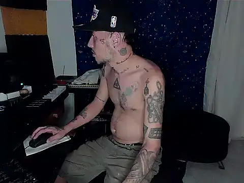 patrik tattoo  online show from 12-28-24, 05:02