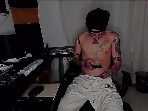 patrik tattoo  online show from 01-21-25, 03:37