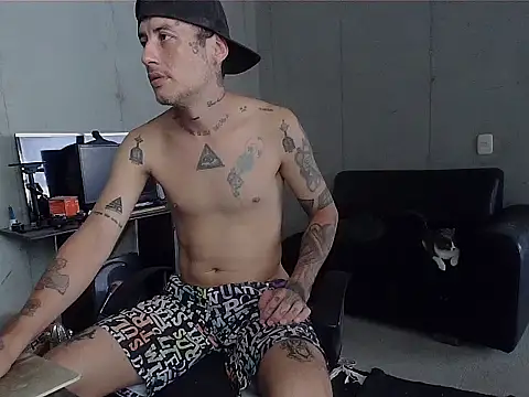 patrik tattoo  online show from 04-01-26, 05:43