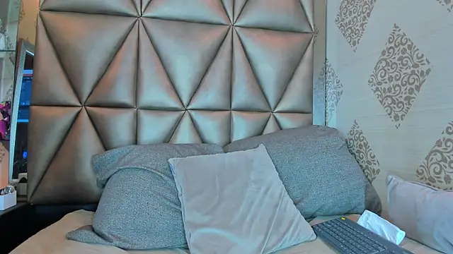 Corina Taylor  online show from 11-05-25, 12:05