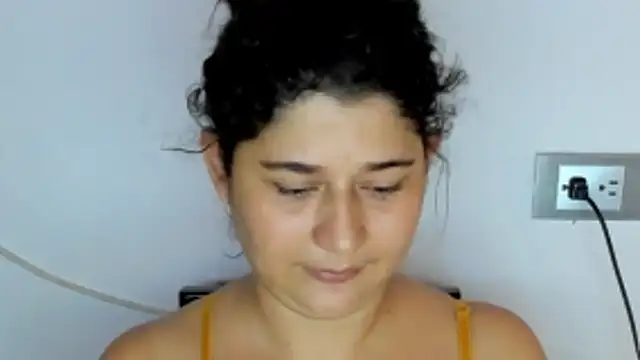 Snapshot of alinabozz1 chatting on 05-03-26, 08:04 alinabozz1 online show from 05-03-26, 08:04