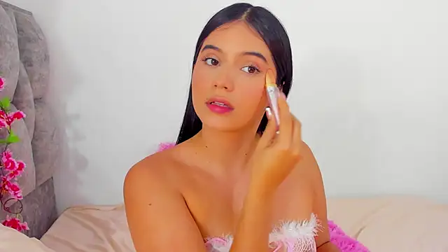 Snapshot of adhara__evanss chatting on 12-13-24, 11:06 adhara evanss online show from 12-13-24, 11:06