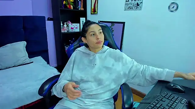 ChloeeTompson  online show from 10-24-25, 01:03