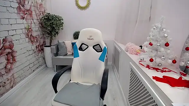 Snapshot of Cutie_Asya chatting on 12-23-24, 04:55 Cutie Asya online show from 12-23-24, 04:55