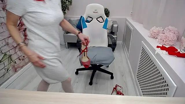 Snapshot of Cutie_Asya chatting on 02-05-25, 08:11 Cutie Asya online show from 02-05-25, 08:11