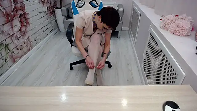 Snapshot of Cutie_Asya chatting on 02-13-25, 08:17 Cutie Asya online show from 02-13-25, 08:17