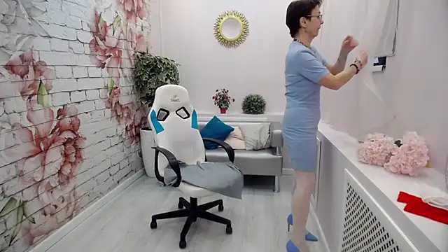 Snapshot of Cutie_Asya chatting on 02-21-25, 04:40 Cutie Asya online show from 02-21-25, 04:40