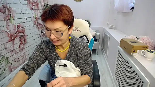 Snapshot of Cutie_Asya chatting on 10-20-25, 04:35 Cutie Asya online show from 10-20-25, 04:35