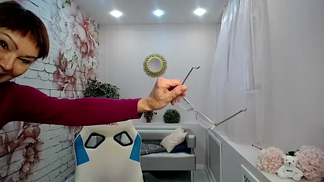 Snapshot of Cutie_Asya chatting on 10-21-25, 04:35 Cutie Asya online show from 10-21-25, 04:35