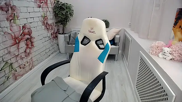 Snapshot of Cutie_Asya chatting on 10-28-25, 04:16 Cutie Asya online show from 10-28-25, 04:16