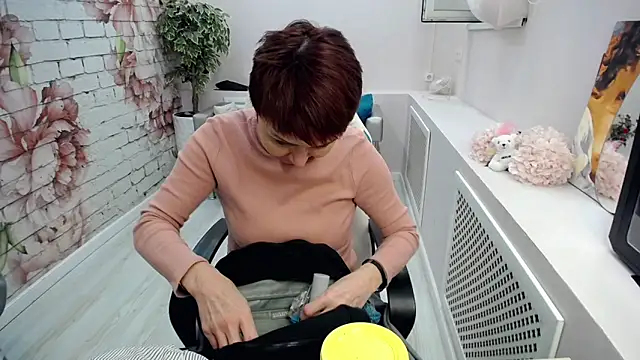 Snapshot of Cutie_Asya chatting on 11-19-25, 04:34 Cutie Asya online show from 11-19-25, 04:34