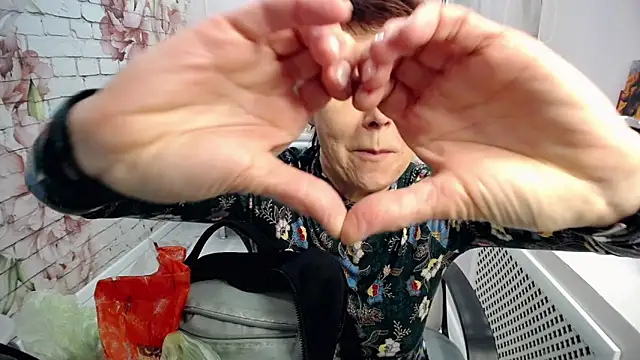 Snapshot of Cutie_Asya chatting on 11-25-25, 04:34 Cutie Asya online show from 11-25-25, 04:34