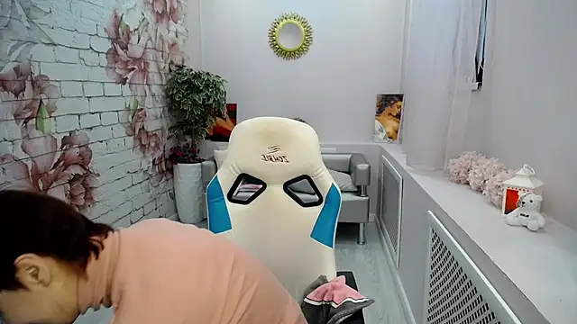 Snapshot of Cutie_Asya chatting on 01-19-26, 05:22 Cutie Asya online show from 01-19-26, 05:22