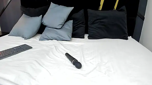 Snapshot of emilie_xx_ chatting on 12-30-24, 08:15 emilie xx online show from 12-30-24, 08:15