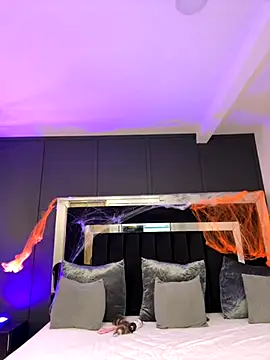 Snapshot of emilie_xx_ chatting on 10-24-25, 09:33 emilie xx online show from 10-24-25, 09:33