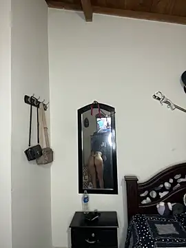 Snapshot of emilie_xx_ chatting on 03-13-26, 06:03 emilie xx online show from 03-13-26, 06:03