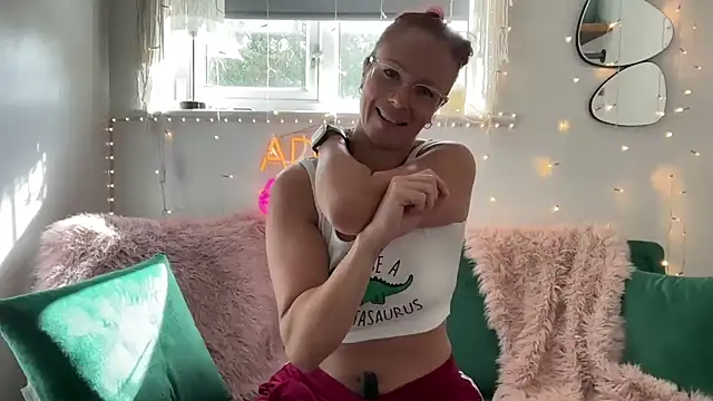 Snapshot of MelodyRoseUk chatting on 09-11-25, 10:37 MelodyRoseUk online show from 09-11-25, 10:37