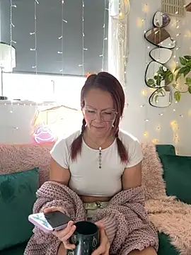 Snapshot of MelodyRoseUk chatting on 09-22-25, 09:22 MelodyRoseUk online show from 09-22-25, 09:22