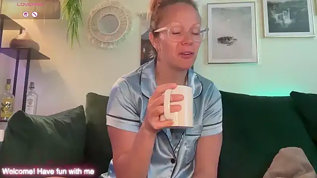 Snapshot of MelodyRoseUk chatting on 05-19-26, 08:53 MelodyRoseUk online show from 05-19-26, 08:53