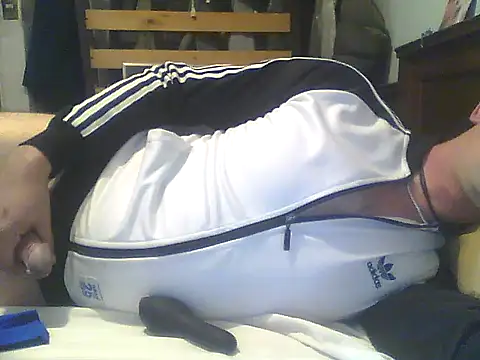 Snapshot of frank32love chatting on 01-07-25, 12:45 frank32love online show from 01-07-25, 12:45