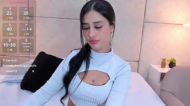 Snapshot of Amiirra_ chatting on 12-14-24, 12:01 Amiirra  online show from 12-14-24, 12:01