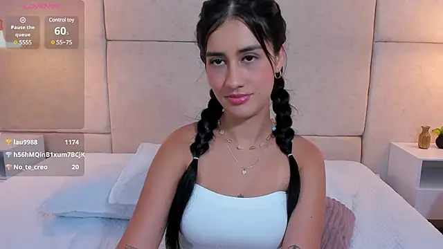 Snapshot of Amiirra_ chatting on 12-24-24, 12:00 Amiirra  online show from 12-24-24, 12:00