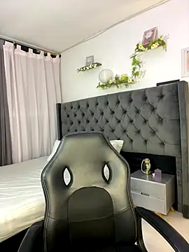 Snapshot of Amiirra_ chatting on 09-10-25, 06:24 Amiirra  online show from 09-10-25, 06:24
