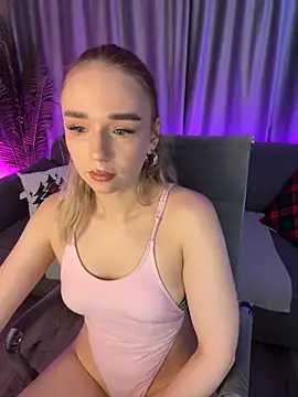 Snapshot of Eva_Millss chatting on 12-16-24, 01:11 Eva Millss online show from 12-16-24, 01:11