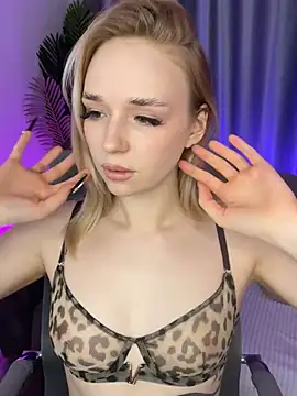 Snapshot of Eva_Millss chatting on 02-06-25, 02:04 Eva Millss online show from 02-06-25, 02:04