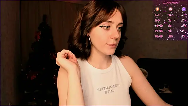 Snapshot of Emmi_Flowers chatting on 12-08-24, 10:08 Emmi Flowers online show from 12-08-24, 10:08