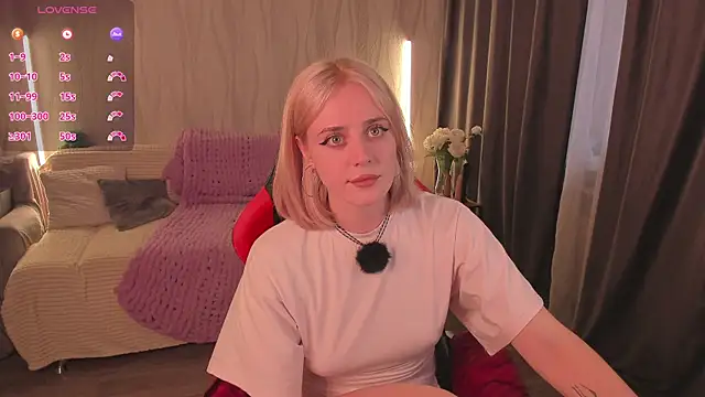 Snapshot of Emmi_Flowers chatting on 08-02-26, 01:31 Emmi Flowers online show from 08-02-26, 01:31