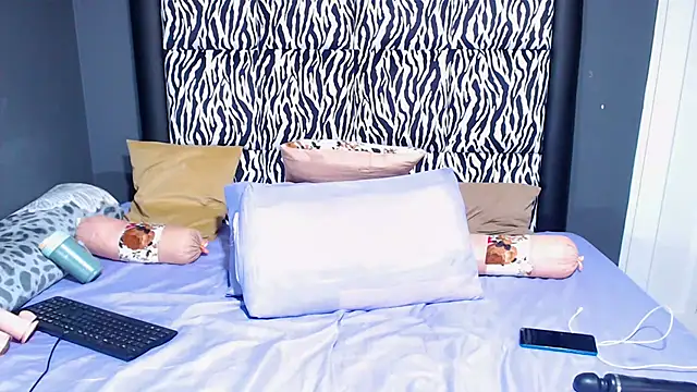 Snapshot of KinkyTall85 chatting on 02-25-25, 11:19 KinkyTall85 online show from 02-25-25, 11:19