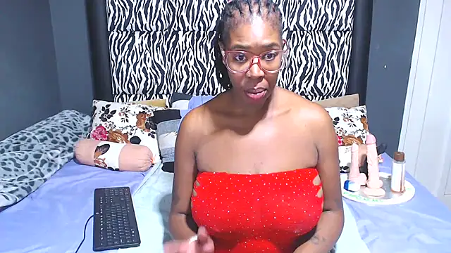Snapshot of KinkyTall85 chatting on 03-03-25, 07:17 KinkyTall85 online show from 03-03-25, 07:17