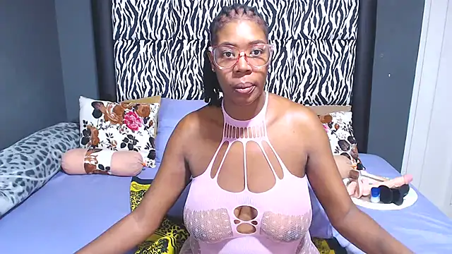 Snapshot of KinkyTall85 chatting on 03-07-25, 05:08 KinkyTall85 online show from 03-07-25, 05:08
