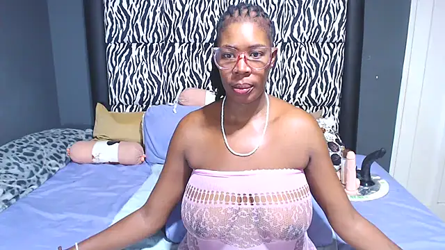 Snapshot of KinkyTall85 chatting on 03-07-25, 03:39 KinkyTall85 online show from 03-07-25, 03:39