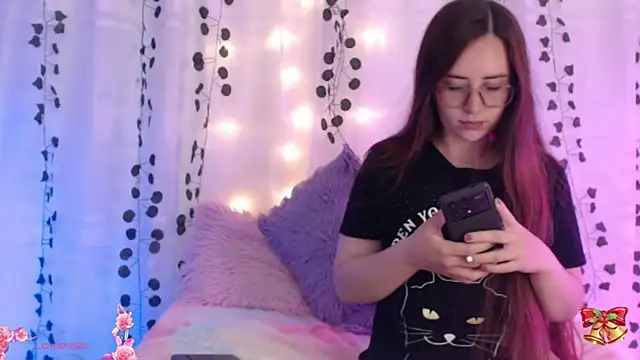 centaurigirl online show from 12-31-24, 02:03