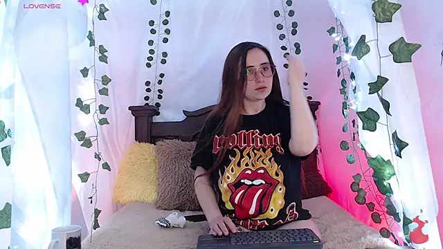 centaurigirl online show from 02-21-25, 05:56