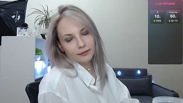 Snapshot of Sunny_bunny6 chatting on 12-18-24, 08:53 Sunny bunny6 online show from 12-18-24, 08:53