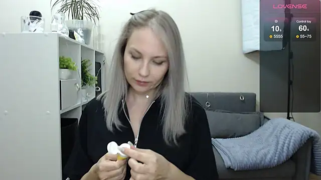 Snapshot of Sunny_bunny6 chatting on 12-20-24, 05:08 Sunny bunny6 online show from 12-20-24, 05:08