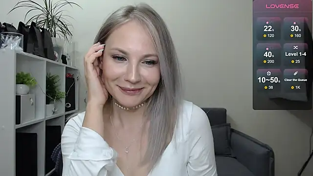 Snapshot of Sunny_bunny6 chatting on 12-28-24, 02:53 Sunny bunny6 online show from 12-28-24, 02:53