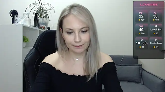 Snapshot of Sunny_bunny6 chatting on 01-14-25, 05:45 Sunny bunny6 online show from 01-14-25, 05:45