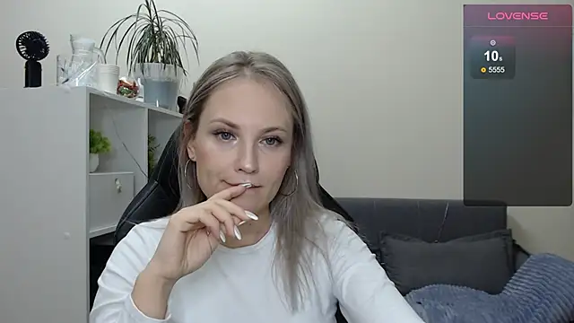 Snapshot of Sunny_bunny6 chatting on 01-20-25, 06:21 Sunny bunny6 online show from 01-20-25, 06:21