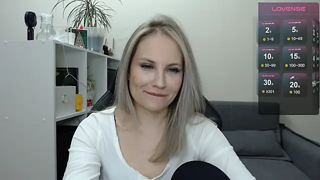 Snapshot of Sunny_bunny6 chatting on 02-11-25, 03:18 Sunny bunny6 online show from 02-11-25, 03:18