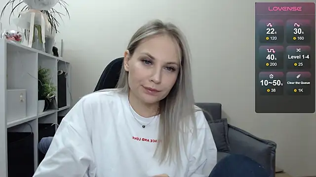 Snapshot of Sunny_bunny6 chatting on 02-18-25, 01:00 Sunny bunny6 online show from 02-18-25, 01:00