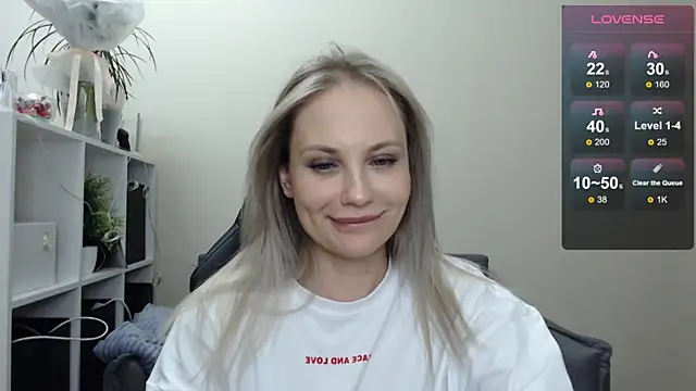 Snapshot of Sunny_bunny6 chatting on 02-18-25, 04:05 Sunny bunny6 online show from 02-18-25, 04:05