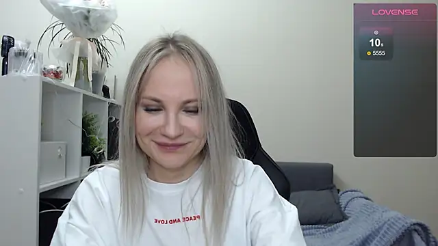 Snapshot of Sunny_bunny6 chatting on 02-18-25, 07:09 Sunny bunny6 online show from 02-18-25, 07:09