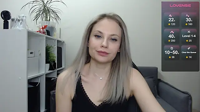 Snapshot of Sunny_bunny6 chatting on 03-06-25, 09:42 Sunny bunny6 online show from 03-06-25, 09:42