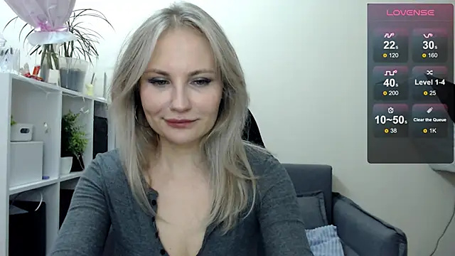 Snapshot of Sunny_bunny6 chatting on 03-14-25, 10:39 Sunny bunny6 online show from 03-14-25, 10:39