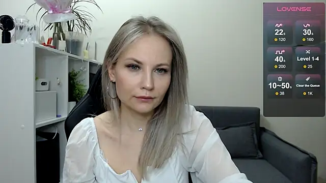 Snapshot of Sunny_bunny6 chatting on 03-17-25, 03:25 Sunny bunny6 online show from 03-17-25, 03:25