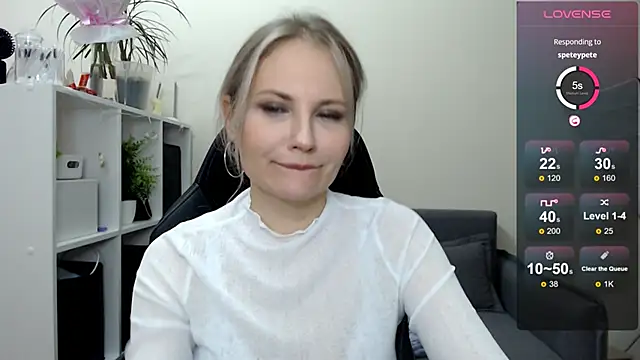 Snapshot of Sunny_bunny6 chatting on 03-17-25, 06:29 Sunny bunny6 online show from 03-17-25, 06:29